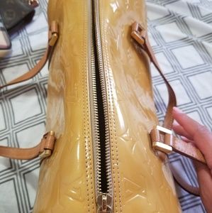 LV Bedford Vernis Beige leather shoulder handbag